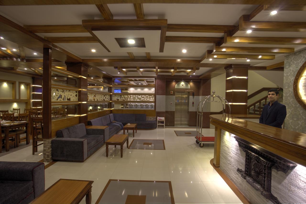 Hotel White Pearl Pokhara Exterior photo