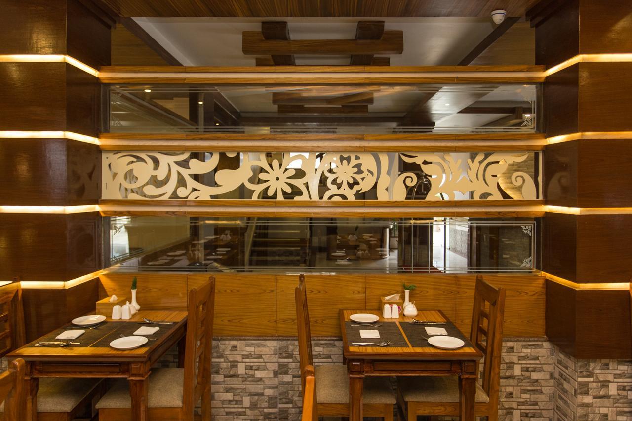 Hotel White Pearl Pokhara Exterior photo