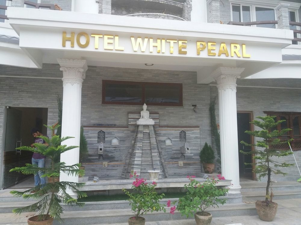Hotel White Pearl Pokhara Exterior photo