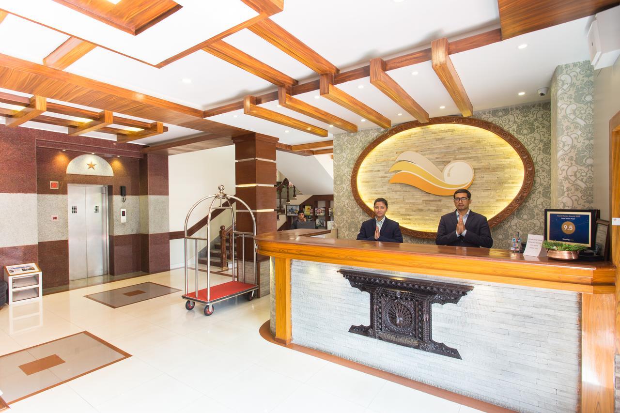 Hotel White Pearl Pokhara Exterior photo