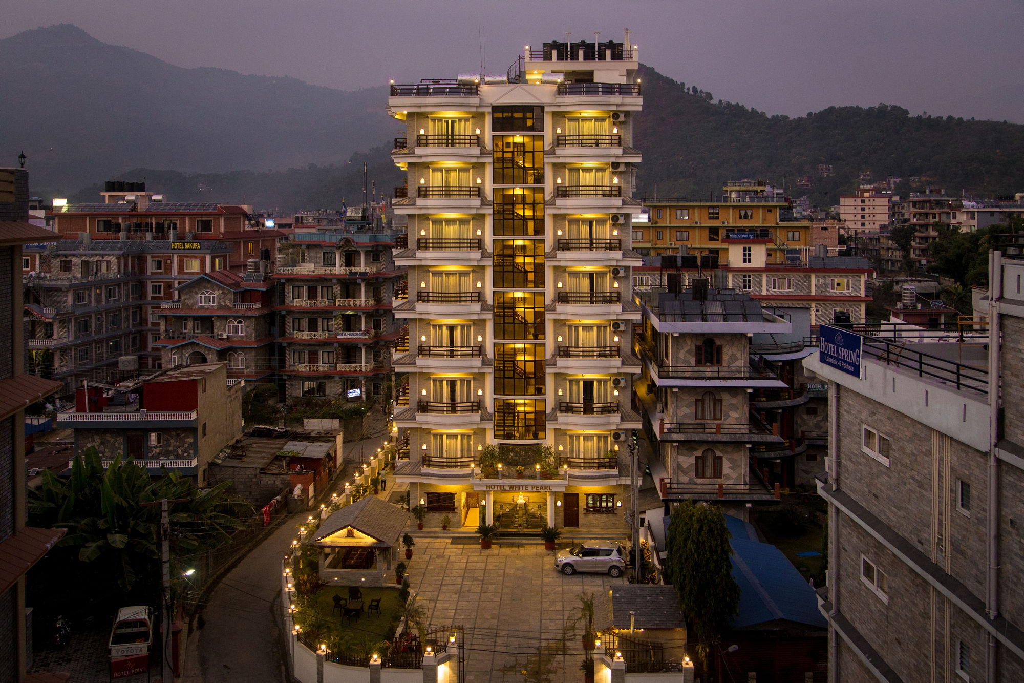 Hotel White Pearl Pokhara Exterior photo