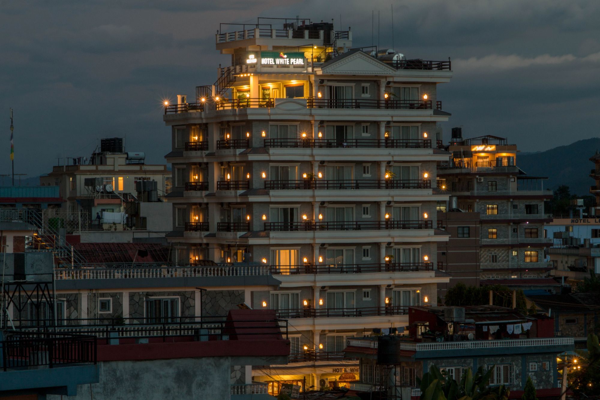 Hotel White Pearl Pokhara Exterior photo